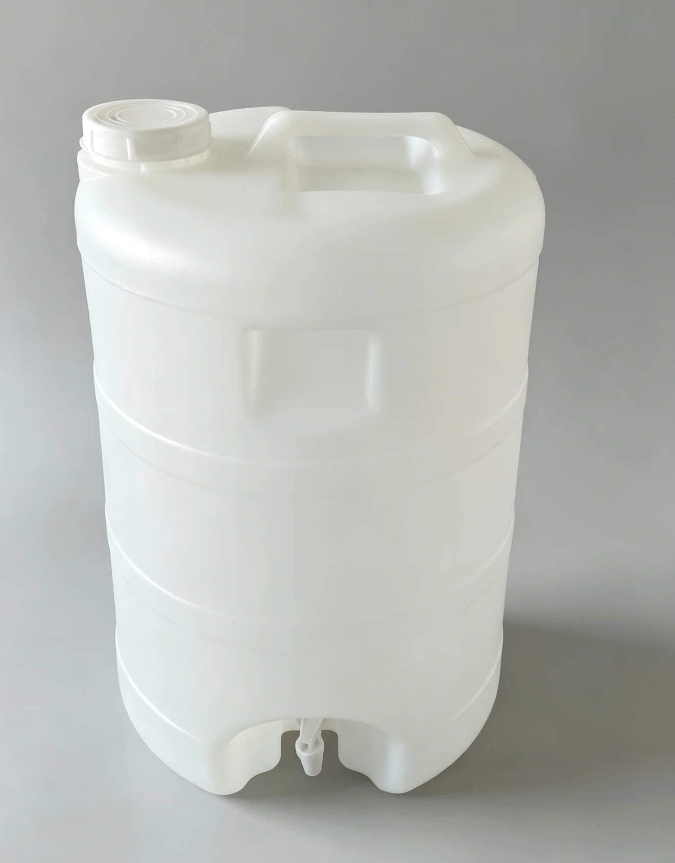 White Plastic Water Storage Tank with Faucet